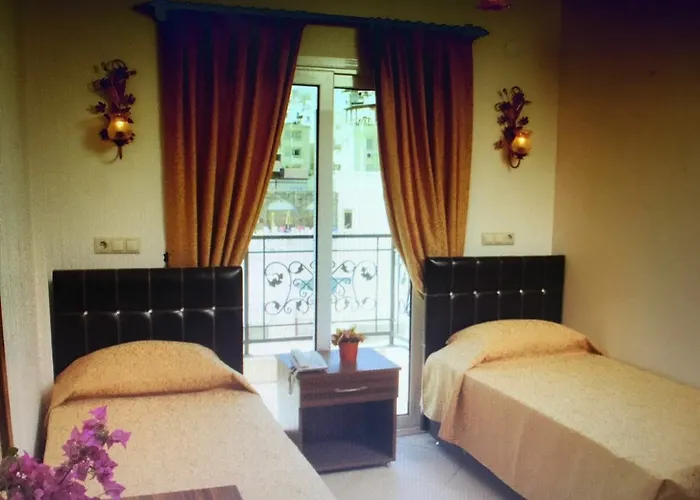 Gloria Tibi Hotel 2*